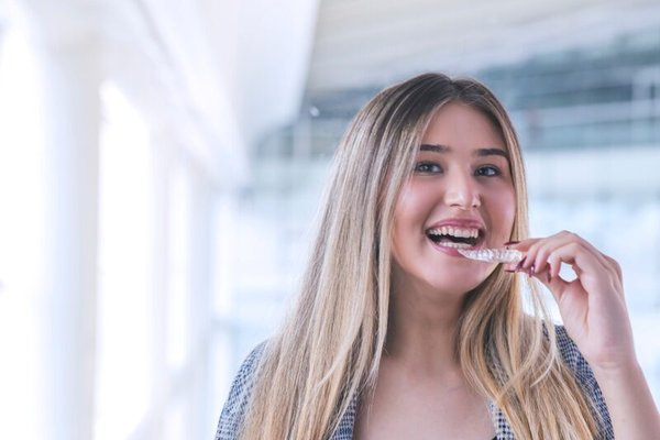 Clear Braces in Ealing at Stunning Smile Clinic, Ealing